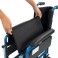 Fauteuil roulant pliable. Petites roues arrière amovibles