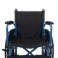 Fauteuil roulant pliable. Grandes roues arrière amovibles