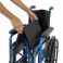 Fauteuil roulant pliable. Grandes roues arrière amovibles