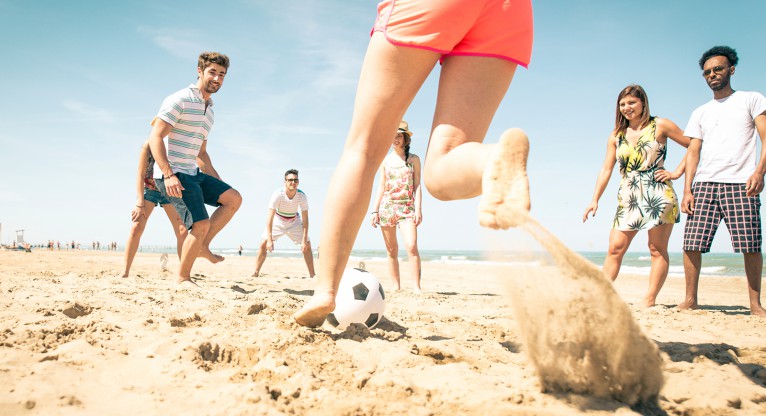 Los grandes beneficios de practicar deporte en la playa
